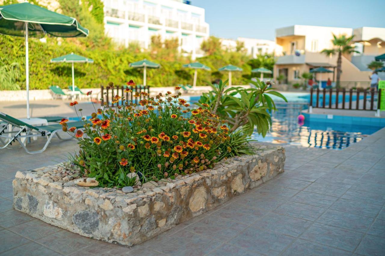 Hotel Kathrin Beach Adelianos Kampos Exterior foto