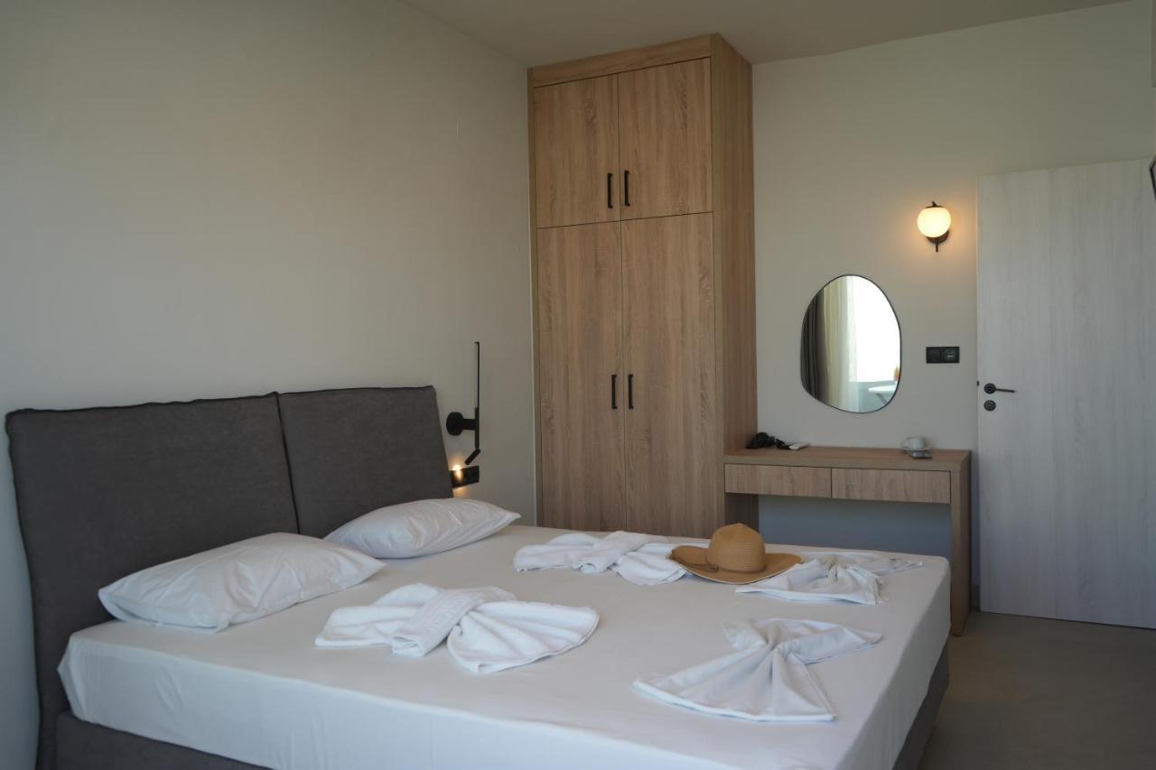 Hotel Kathrin Beach Adelianos Kampos Exterior foto